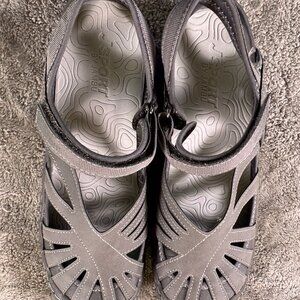 JSport by Jambu Poppy Sandals Women’s 9 NIB